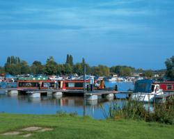 Canaltime Houseboats at Bedford acomodação