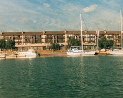 Royal Host Club at Royal Harbour Resort acomodação